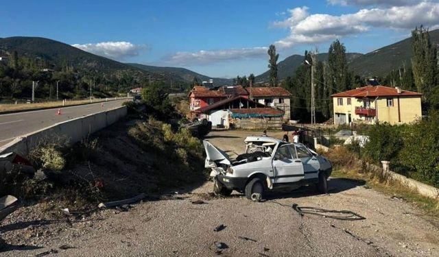 Yürek yakan kaza: 83 yaşındaki sürücü olay yerinde hayatını kaybetti