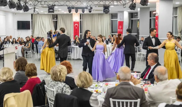 ADD Bornova’dan Cumhuriyet resepsiyonu