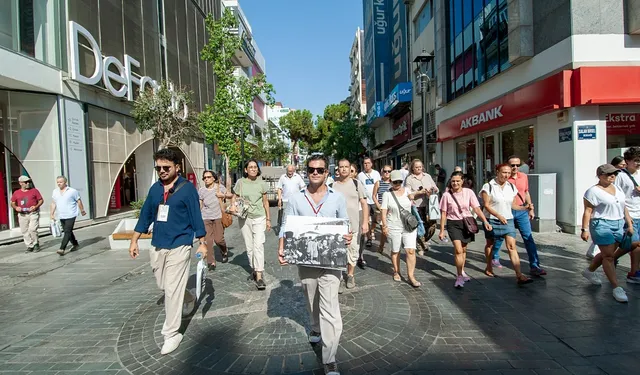 ‘Atatürk’ün Adımlarıyla Karşıyaka’ turları yeniden başlıyor