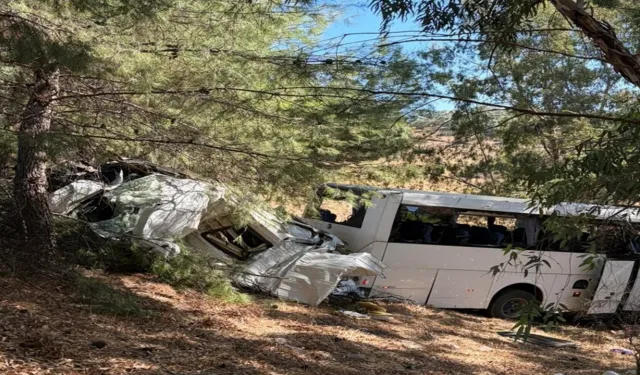 Aydın-İzmir otoyolunda kaza: 2 kardeş öldü, 9 yaralı
