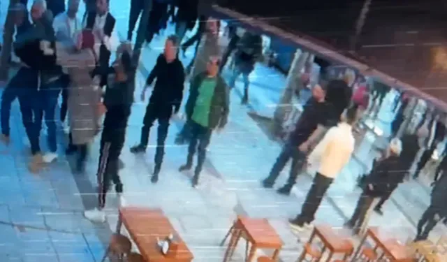 Babasıyla yürüyen genç kıza sokak ortasında saldırı