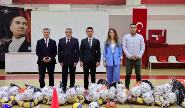 Bayraklı'da okullar spor malzemeleriyle donatılıyor
