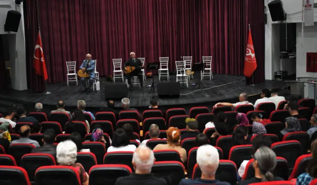 Bornova'da aşıklık geleneği usta ve çıraklarla yaşatıldı