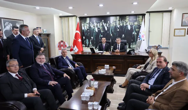 Çiğli Belediyesi'ne Bakan ziyareti: Saygılı'dan yeni dönem mesajı