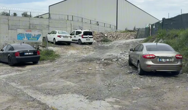 Cinayet şüphelisi araçta ölü bulundu