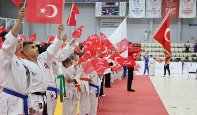 Cumhuriyet'in 103. yılında İzmir'de spor şöleni