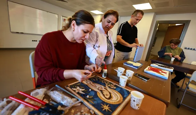 Efes Selçuk'ta kadınlar atıkları sanat eserine dönüştürüyor