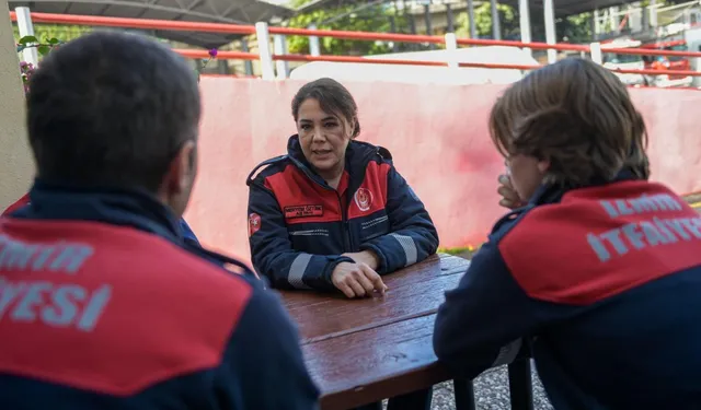 Enkazda oğlunu kaybeden anne şimdi hayat kurtarıyor