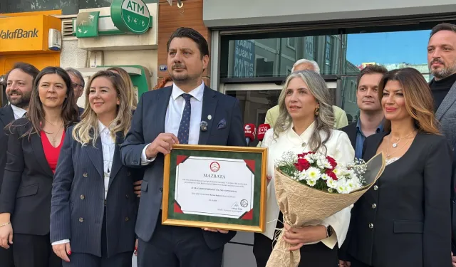 İzmir Barosu'nun yeni başkanı mazbatasını aldı