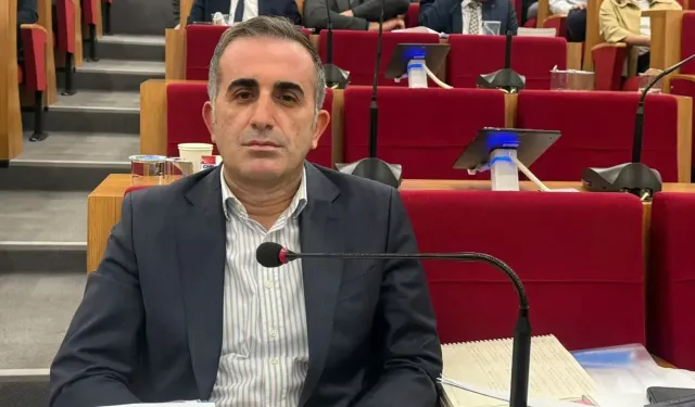 İzmir Büyükşehir Belediyesi'nde kritik istifa: Üç görevini bıraktı