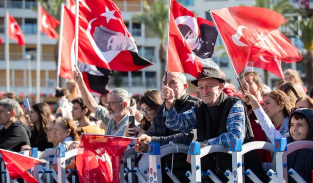 İzmir Cumhuriyet'in 103. yılına hazırlanıyor: Kentte bayram şöleni!