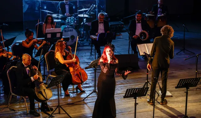 İzmir'de Cumhuriyet ezgileri yükseldi: Smyrna Ensemble sahnede