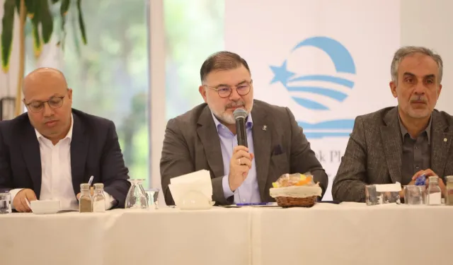 İzmir'de eğitim masaya yatırıldı: Saygılı'dan dikkat çeken veriler
