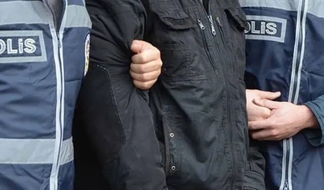 İzmir'de midelerinde uyuşturucu ele geçirilen 2 şüpheli tutuklandı