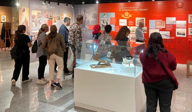 İzmir'in tarihi duraklarını birlikte keşfettiler