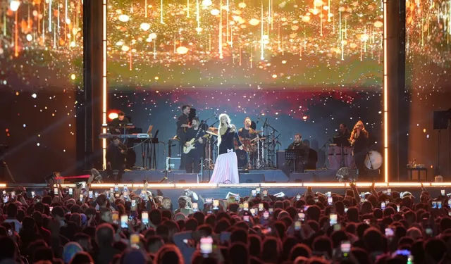 İzmir Kültür Yolu Festivali Demet Akalın ile başladı