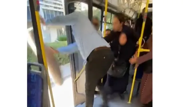 İzmir'de belediye otobüsünde 'halı' kavgası!