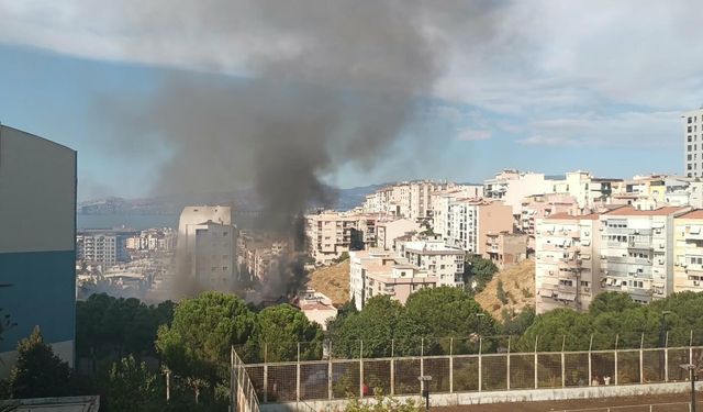 İzmir’de okulun çatısında yangın: Ekipler kısa sürede müdahale etti