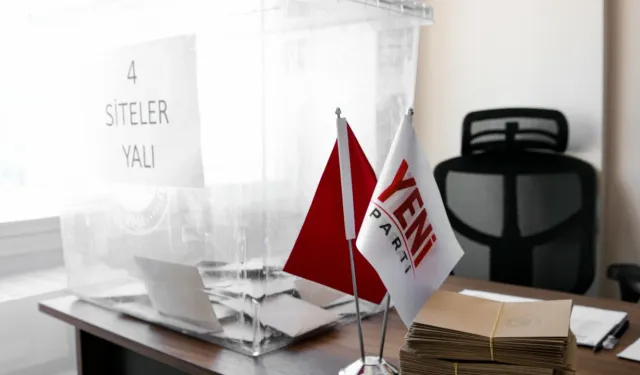 İzmir'de ön seçim başladı: Çağatay Güç oyunu kullandı