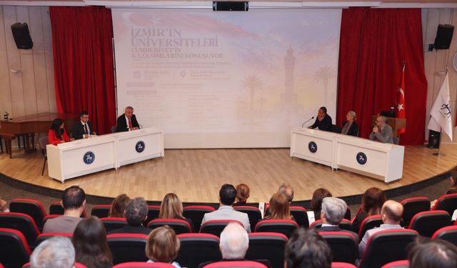 İzmir'deki üniversiteler Cumhuriyet'in kazanımlarını konuştu