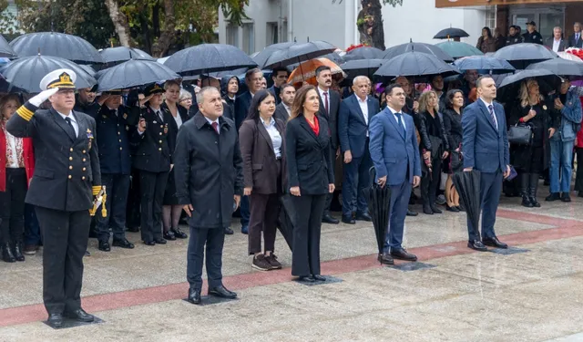 Karşıyaka Cumhuriyet Bayramı'nı büyük bir gururla kutluyor