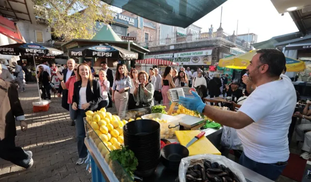 Kemeraltı'nda festival bereketi: Esnafa can suyu oldu