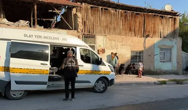 Kendisinden ayrılan kadını ve annesini bıçakladı