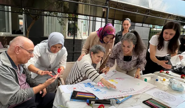 Menderes’te huzurevi sakinlerine renkli ziyaret