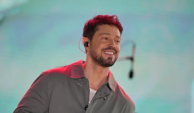 Murat Boz, İzmir Kültür Yolu Festivali'nde sahne aldı