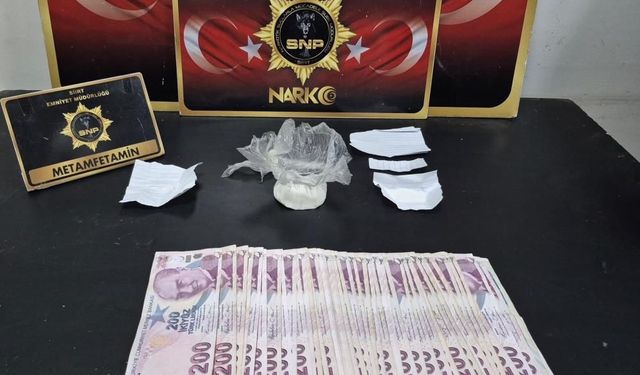 Narkotik operasyonu: Binlerce lira ve metamfetamin ele geçirildi