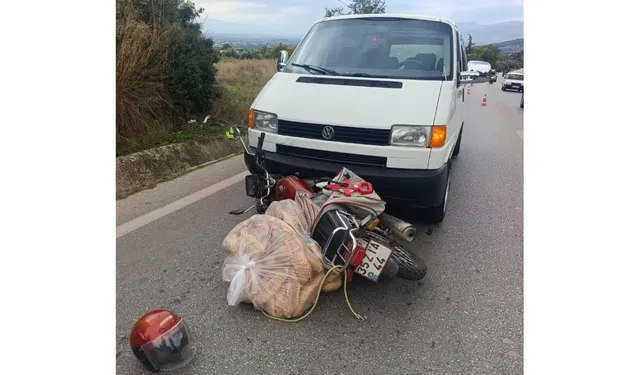 Ödemiş'te panelvanla çarpışan motosikletin sürücüsü yaralandı