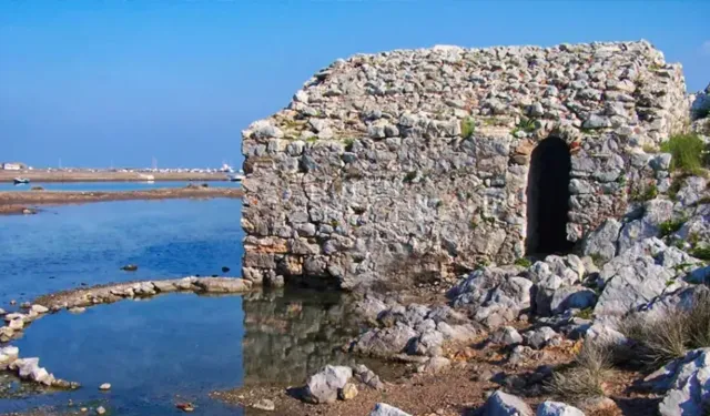 Urla’da denizin kıyısındaki gizemli ılıca: Gülbahçe