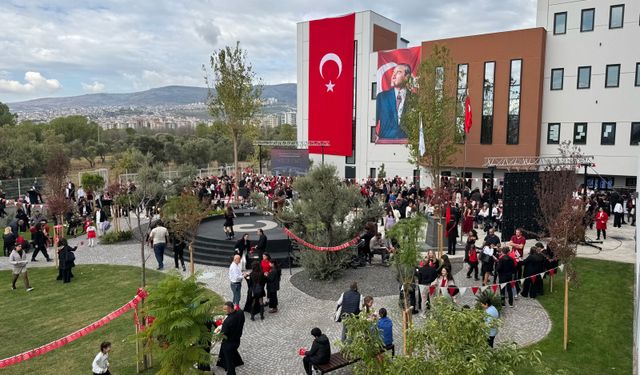 BAYETAV Okulları Evka-3 Kampüsü Cumhuriyet coşkusuyla açıldı