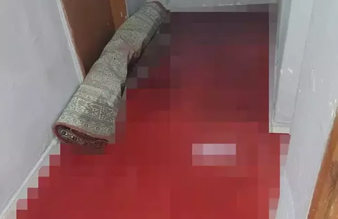 Kanalizasyondan sızan, kaçak kesilen kurbanların kanı evlere doldu...
