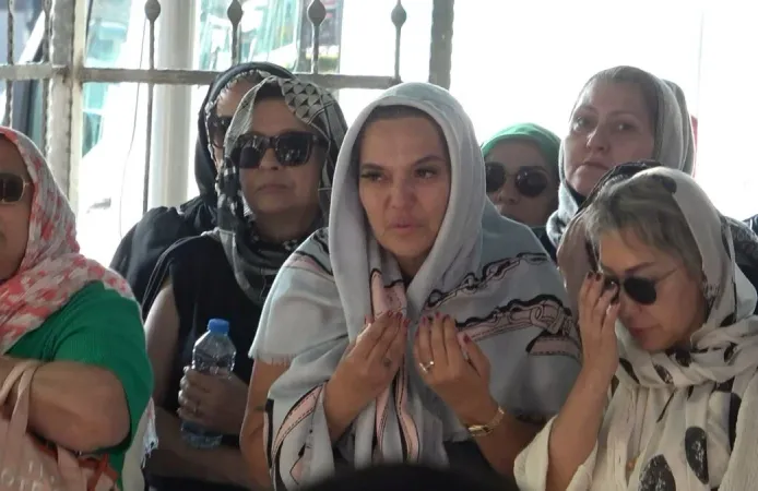 Demet Akalın'ın acı günü! Ünlü şarkıcının kuzeni toprağa verildi