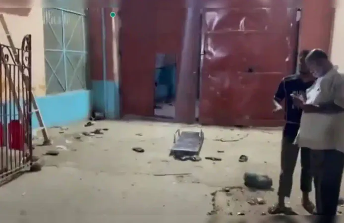 Karaçi'de depremin ardından cezaevi kapısı hasar aldı: 200 mahkum kaçtı, bir mahkum öldü