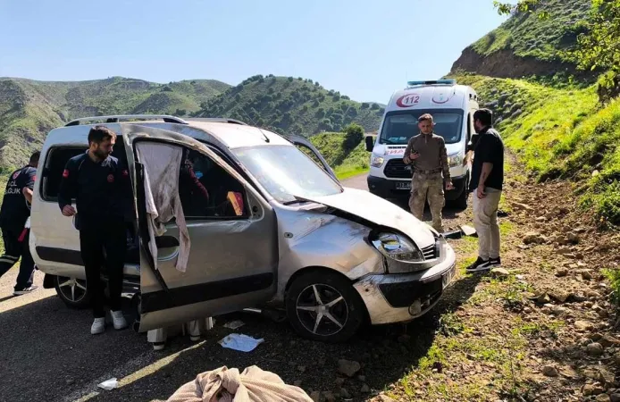 Navigasyonun yanlış yolu gösterdiği aile kaza yaptı: 3'ü çocuk 5 yaralı