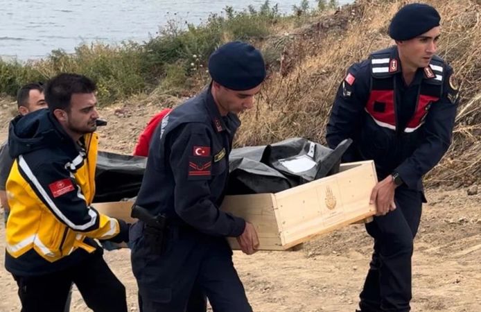 Vatandaşların ihbarıyla ortaya çıktı: Nehirde çürümüş erkek cesedi bulundu