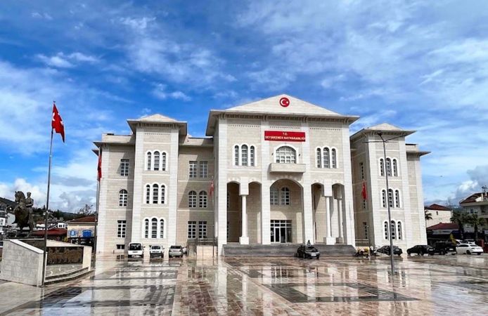 Rüşvet soruşturması: Kaymakamın koruma polisi ve şoförü tutuklandı