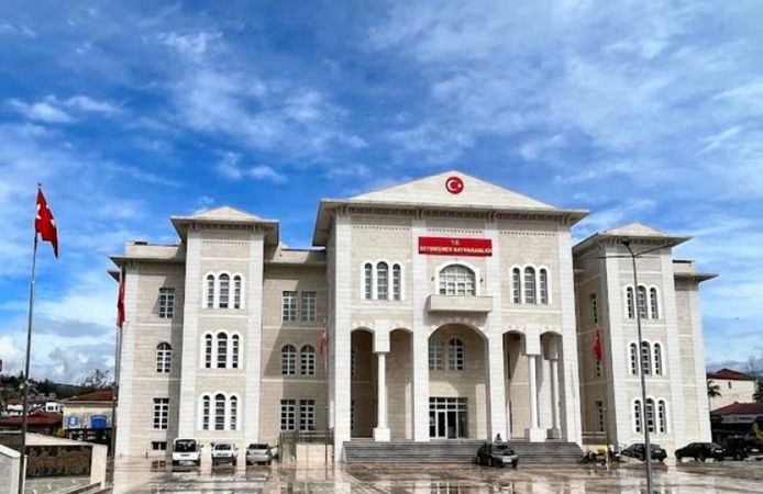 Rüşvet iddiası: Kaymakamlığın koruma polisi ve şoförü gözaltına alındı