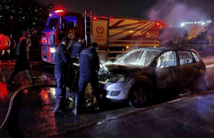 Tartışma sonrası intikam yangını: İki araç küle döndü!