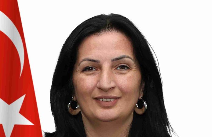 CHP’li Meclis Üyesi Esengül Yılmaz Gül partisinden istifa etti