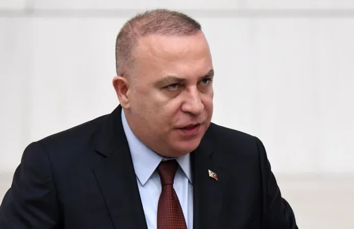 MHP’de istifa depremi! İzzet Ulvi Yönter görevinden ayrıldı