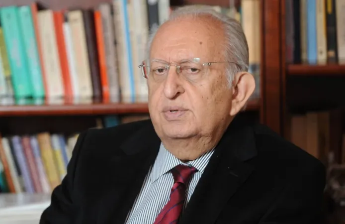 Eski TBMM Başkanı Hüsamettin Cindoruk hayatını kaybetti