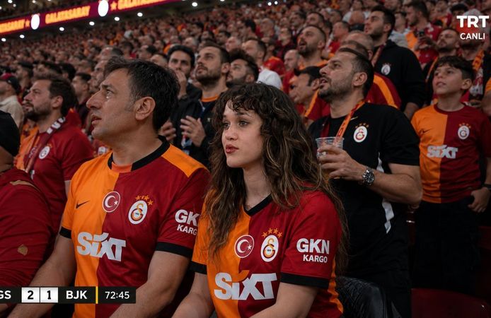 Sosyal medyada viral olan 'Tribün kızı' akımı nereden, nasıl yapılır?