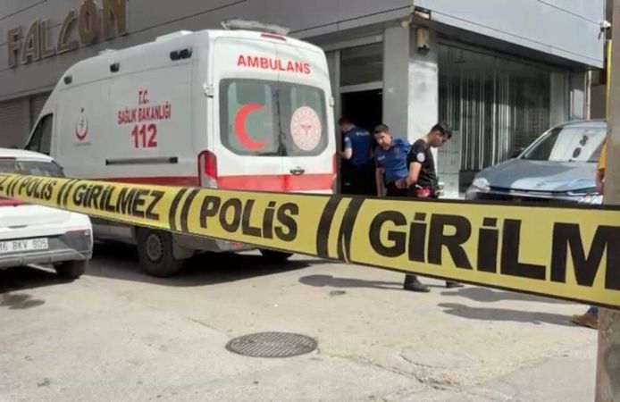Erkek şiddetine bir yenisi daha eklendi: Yanındaki kadını öldürüp canına kıydı