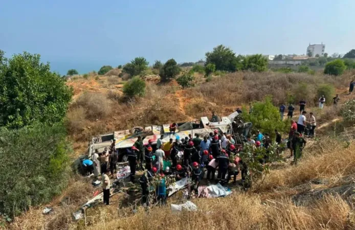 Cezayir'de yolcu otobüsü devrildi: En az 25 kişi hayatını kaybetti!