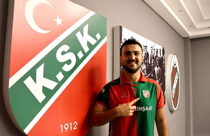Karşıyaka'da gol kralı Ömer Faruk Sezgin yuvada kaldı