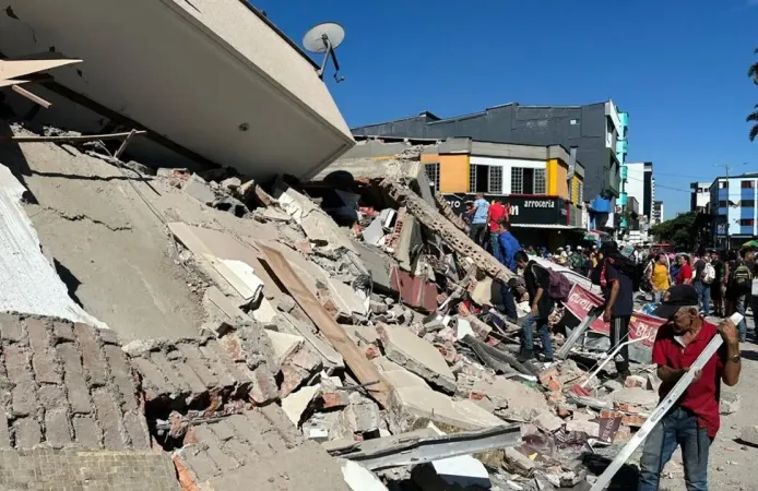 Kolombiya'da 7,4 büyüklüğündeki depremde can kaybı 234'e yükseldi