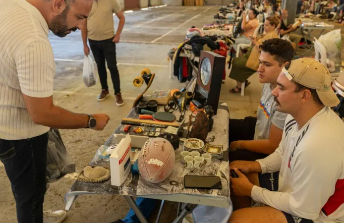 İzmir'de İkinci El Pazarları bir yıldır yurttaşları ücretsiz stantlarda buluşturuyor